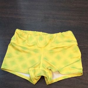 Fleo shorts size small